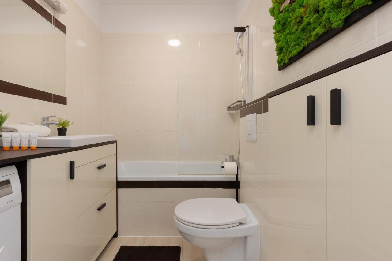 Metro Wilanowska Apartment With Parking By Noclegi Renters 바르샤바 외부 사진